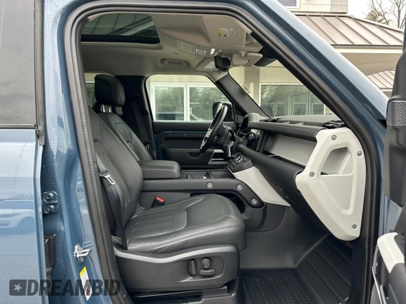 2020 Land Rover Defender SE with VIN SALEP7EU8L2022867, listed as a Copart auction lot 49167865 with 68,673 mi miles and Clean title. Bid and sale history available at DreamBid. Image 5.