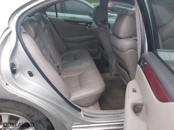 2003 Lexus ES 300 with VIN JTHBF30G330106418, listed as a IAAI auction lot 41928117 with 198,101 mi miles. Bid and sale history available at carsss.com. Image 8.