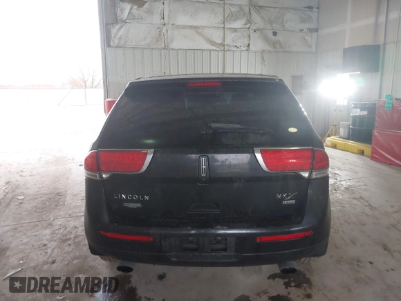 2013 Lincoln MKX z VIN 2LMDJ8JK0DBL27516, wystawiony jako IAAI lot #41468582 z przebiegiem 107 871 mil mil oraz . Historia ofert i sprzedaży dostępna na DreamBid. Obrazek 16.