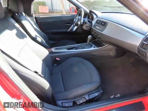 2008 BMW Z4 3.0i z VIN 4USBU33528LW76296, wystawiony jako Copart lot #48977075 z przebiegiem 56 115 mil mil oraz Szkoda całkowita • Salvage title. Historia ofert i sprzedaży dostępna na DreamBid. Obrazek 5.