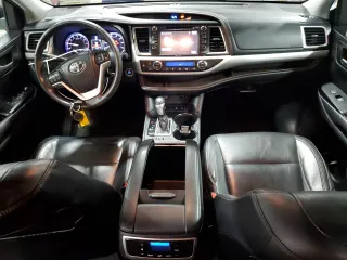 2014 Toyota Highlander XLE z VIN 5TDJKRFH4ES007652, wystawiony jako Copart lot #57761295 z przebiegiem 259 454 mil mil oraz Szkoda całkowita • Salvage title. Historia ofert i sprzedaży dostępna na DreamBid. Obrazek 8.
