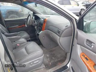 2008 Toyota Sienna XLE with VIN 5TDZK22C78S153388, listed as a IAAI auction lot 41861551 with 227,082 mi miles. Bid and sale history available at carsss.com. Image 5.