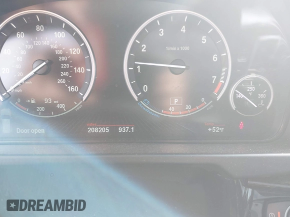 2014 BMW X5 xDrive35i with VIN 5UXKR0C57E0H20944, listed as a IAAI auction lot 42011451 with 208,205 mi miles. Bid and sale history available at carsss.com. Image 7.