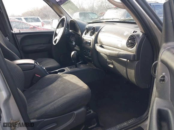 2004 Jeep Liberty Sport with VIN 1J4GL48K04W150870, listed as a IAAI auction lot 41640061 with 183,624 mi miles. Bid and sale history available at carsss.com. Image 5.