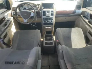 2010 Chrysler Town & Country Touring z VIN 2A4RR5D13AR460820, wystawiony jako Copart lot #57162885 z przebiegiem 197 426 mil mil oraz Szkoda całkowita • Salvage title. Historia ofert i sprzedaży dostępna na DreamBid. Obrazek 8.