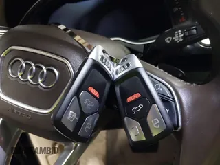 2017 Audi Q7 Premium Plus z VIN WA1LAAF78HD026784, wystawiony jako IAAI lot #41674278 z przebiegiem 108 036 mil mil oraz . Historia ofert i sprzedaży dostępna na DreamBid. Obrazek 11.