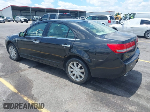 2011 Lincoln MKZ z VIN 3LNHL2GC1BR758157, wystawiony jako IAAI lot #42528517 z przebiegiem 152 699 mil mil oraz . Historia ofert i sprzedaży dostępna na DreamBid. Obrazek 3.