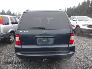 2002 Mercedes-Benz M 320/430/500 z VIN 4JGAB54E72A296354, wystawiony jako IAAI lot #41277897 z przebiegiem 101 842 mil mil oraz . Historia ofert i sprzedaży dostępna na DreamBid. Obrazek 16.