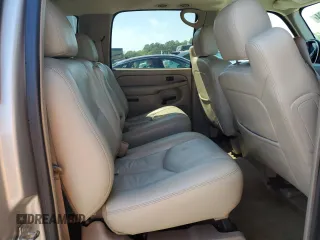 2005 Chevrolet Suburban LS with VIN 3GNFK16Z65G170437, listed as a Copart auction lot 70269704 with 322,030 mi miles and Salvage Title. Bid and sale history available at carsss.com. Image 11.