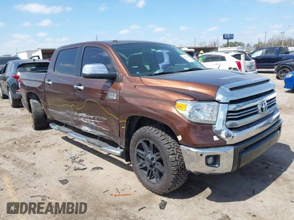 2017 Toyota Tundra Platinum z VIN 5TFAW5F10HX626991, wystawiony jako IAAI lot #41778320 z przebiegiem 211 484 mil mil oraz . Historia ofert i sprzedaży dostępna na DreamBid. Obrazek 1.