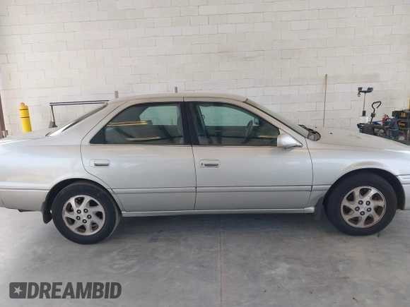 2000 Toyota Camry LE z VIN JT2BF22K2Y0239961, wystawiony jako IAAI lot #42128226 z przebiegiem 154 691 mil mil oraz . Historia ofert i sprzedaży dostępna na DreamBid. Obrazek 13.