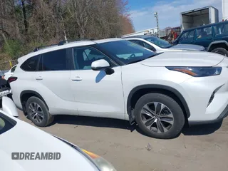 2024 Toyota Highlander LE z VIN 5TDKDRBH6RS544226, wystawiony jako IAAI lot #42083278 z przebiegiem 6 066 mil mil oraz . Historia ofert i sprzedaży dostępna na DreamBid. Obrazek 12.
