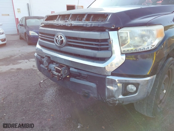 2014 Toyota Tundra 4WD Truck SR with VIN 5TFUW5F1XEX377799, listed as a IAAI auction lot 41889381 with 225,551 mi miles. Bid and sale history available at carsss.com. Image 18.