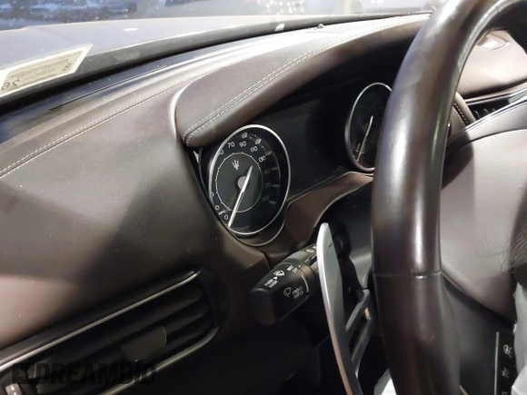 2021 Maserati Levante GranLusso with VIN ZN661XUL4MX372196, listed as a IAAI auction lot 41012396 with 37,600 mi miles. Bid and sale history available at carsss.com. Image 7.