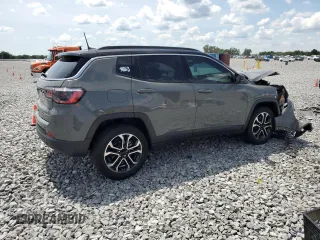 2024 Jeep Compass Limited z VIN 3C4NJDCN6RT579853, wystawiony jako Copart lot #57946295 z przebiegiem 3 978 mil mil oraz Nie do naprawy • Non repairable. Historia ofert i sprzedaży dostępna na DreamBid. Obrazek 3.