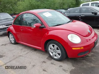 2007 Volkswagen New Beetle Coupe with VIN 3VWRW31C27M509947, listed as a IAAI auction lot 42147827 with 72,608 mi miles. Bid and sale history available at carsss.com. Image 1.