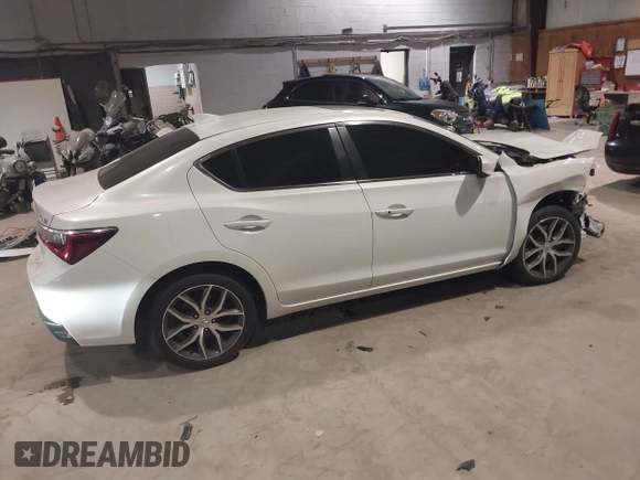 2019 Acura ILX w/Premium Pkg with VIN 19UDE2F71KA010585, listed as a IAAI auction lot 41282658 with 60,854 mi miles. Bid and sale history available at carsss.com. Image 4.