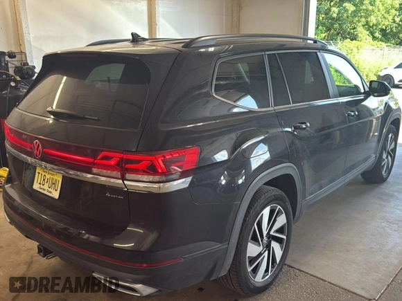 2024 Volkswagen Atlas SE with VIN 1V2HR2CA2RC553977, listed as a IAAI auction lot 42731405 with 24,692 mi miles and . Bid and sale history available at DreamBid. Image 1.