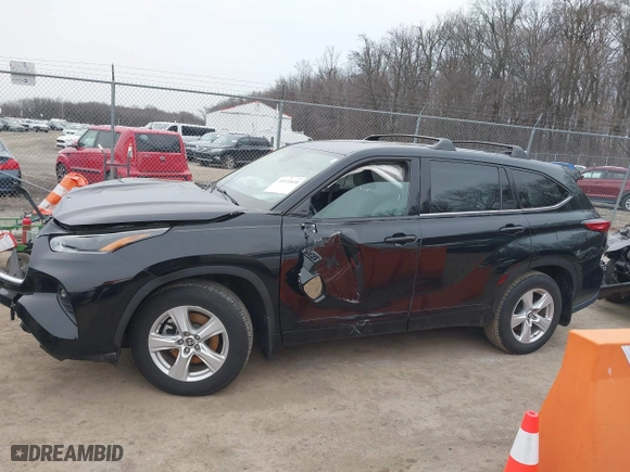 2021 Toyota Highlander L with VIN 5TDBZRBH5MS553042, listed as a IAAI auction lot 41611610 with 83,553 mi miles. Bid and sale history available at carsss.com. Image 14.