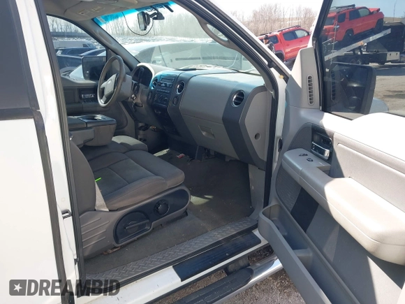 2005 Ford F-150 XLT with VIN 1FTPX14565FA16133, listed as a IAAI auction lot 41782812 with 191,448 mi miles. Bid and sale history available at carsss.com. Image 5.