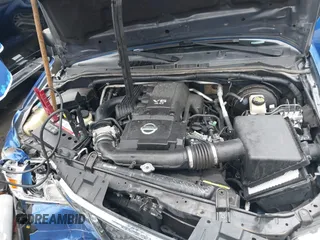 2015 Nissan Frontier SV z VIN 1N6AD0FRXFN758919, wystawiony jako IAAI lot #41909985 z przebiegiem 153 001 mil mil oraz . Historia ofert i sprzedaży dostępna na DreamBid. Obrazek 10.