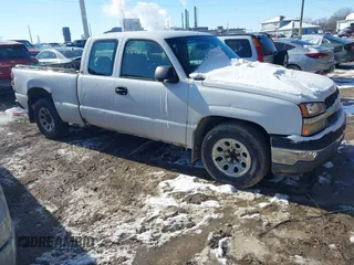 2005 Chevrolet Silverado 1500 Work Truck with VIN 1GCEC19X95Z262539, listed as a IAAI auction lot 41643944 with 1 mi miles. Bid and sale history available at carsss.com. Image 1.
