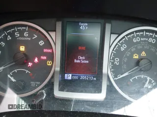 2017 Toyota Tacoma SR5 z VIN 3TMAZ5CN7HM043144, wystawiony jako IAAI lot #41758561 z przebiegiem 205 213 mil mil oraz . Historia ofert i sprzedaży dostępna na DreamBid. Obrazek 15.