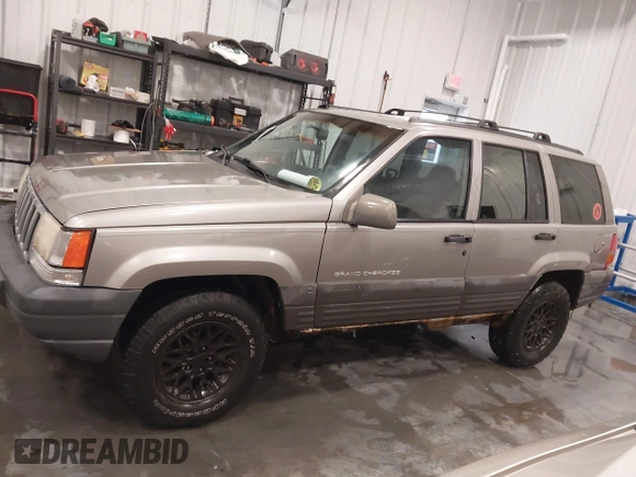 1998 Jeep Grand Cherokee Laredo with VIN 1J4GZ58S3WC343555, listed as a IAAI auction lot 41528943 with 219,146 mi miles. Bid and sale history available at carsss.com. Image 15.