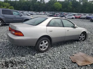 1998 Lexus ES 300 with VIN JT8BF28G4W5021187, listed as a Copart auction lot 60317445 with 258,403 mi miles and Salvage title. Bid and sale history available at DreamBid. Image 3.