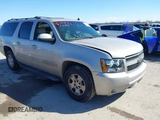 2007 Chevrolet Suburban LTZ with VIN 3GNFC16037G200947, listed as a IAAI auction lot 41699274 with 217,182 mi miles. Bid and sale history available at carsss.com. Image 1.