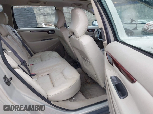 2001 Volvo V70 with VIN YV1SW61R412116714, listed as a IAAI auction lot 41241427 with 133,812 mi miles. Bid and sale history available at carsss.com. Image 8.