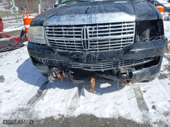 2007 Lincoln Navigator with VIN 5LMFU285X7LJ09190, listed as a IAAI auction lot 41611256 with 185,879 mi miles. Bid and sale history available at carsss.com. Image 6.