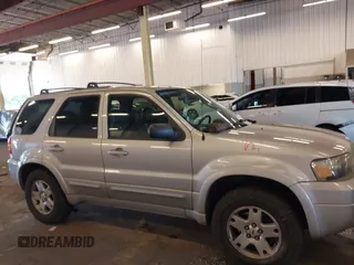 2007 Ford Escape Limited с VIN 1FMCU94197KA36921, выставлен на аукционе IAAI как лот 40426720 с пробегом 177 909 миль миль и . История ставок и продаж доступна на DreamBid. Изображение 14.