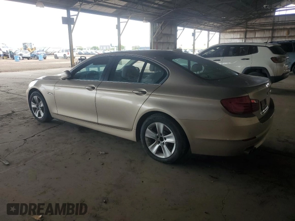 2012 BMW 5 Series 528i z VIN WBAXG5C50CDW85402, wystawiony jako Copart lot #56909125 z przebiegiem Nie podano mil oraz Czysty tytuł • Clean title. Historia ofert i sprzedaży dostępna na DreamBid. Obrazek 2.