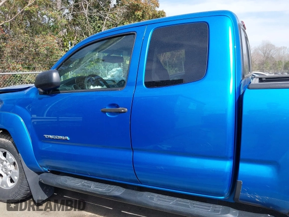 2011 Toyota Tacoma with VIN 5TFUU4EN1BX016557, listed as a IAAI auction lot 41836775 with 123,879 mi miles. Bid and sale history available at carsss.com. Image 14.
