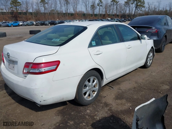 2011 Toyota Camry LE with VIN 4T1BK3EK0BU622135, listed as a IAAI auction lot 41726764 with 176,939 mi miles. Bid and sale history available at carsss.com. Image 4.