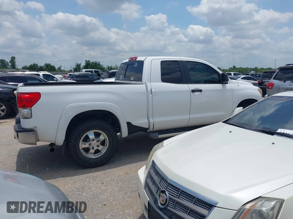 2008 Toyota Tundra z VIN 5TFRV54138X064884, wystawiony jako IAAI lot #42375615 z przebiegiem 230 661 mil mil oraz . Historia ofert i sprzedaży dostępna na DreamBid. Obrazek 13.