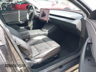 2024 Tesla Model 3 z VIN 5YJ3E1EA0RF782725, wystawiony jako IAAI lot #42248130 z przebiegiem 40 776 mil mil oraz . Historia ofert i sprzedaży dostępna na DreamBid. Obrazek 5.