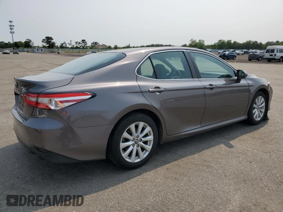 2018 Toyota Camry LE with VIN 4T1B11HK1JU141022, listed as a Copart auction lot 60135785 with 112,652 mi miles and Salvage title. Bid and sale history available at DreamBid. Image 3.
