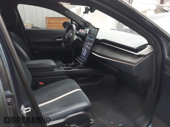 2023 Fisker Ocean One z VIN VCF1ZBU25PG003706, wystawiony jako IAAI lot #41906422 z przebiegiem Nie podano mil oraz . Historia ofert i sprzedaży dostępna na DreamBid. Obrazek 5.