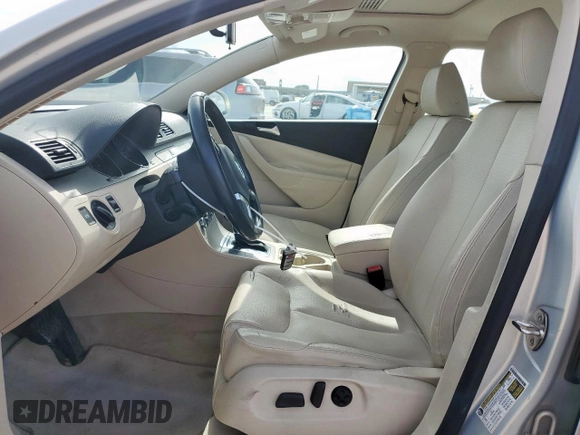 2010 Volkswagen Passat Komfort z VIN WVWJK7AN9AE077813, wystawiony jako Copart lot #56409415 z przebiegiem 148 043 mil mil oraz Czysty tytuł • Clean title. Historia ofert i sprzedaży dostępna na DreamBid. Obrazek 7.