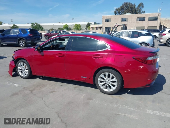 2013 Lexus ES 300h z VIN JTHBW1GGXD2010589, wystawiony jako IAAI lot #42149715 z przebiegiem 174 252 mil mil oraz . Historia ofert i sprzedaży dostępna na DreamBid. Obrazek 15.