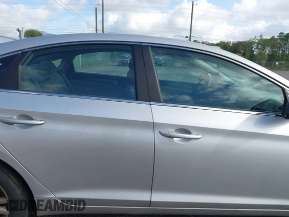 2016 Hyundai Sonata SE z VIN 5NPE24AF0GH335038, wystawiony jako IAAI lot #41958970 z przebiegiem 142 468 mil mil oraz . Historia ofert i sprzedaży dostępna na DreamBid. Obrazek 13.