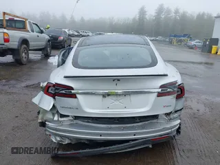 2014 Tesla Model S 60 with VIN 5YJSA1H18EFP30143, listed as a IAAI auction lot 42190505 with Not provided miles and . Bid and sale history available at DreamBid. Image 15.