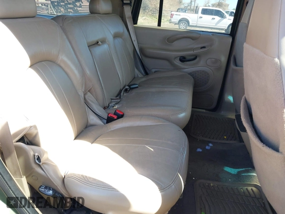 2000 Ford Expedition Eddie Bauer with VIN 1FMPU18LXYLA13237, listed as a IAAI auction lot 42127324 with Not provided miles and . Bid and sale history available at DreamBid. Image 8.