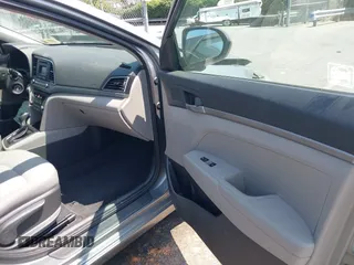 2018 Hyundai Elantra SE z VIN KMHD74LF5JU578847, wystawiony jako IAAI lot #41264708 z przebiegiem Nie podano mil oraz . Historia ofert i sprzedaży dostępna na DreamBid. Obrazek 5.