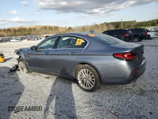2021 BMW 5 Series 530i z VIN WBA53BH08MCF44747, wystawiony jako Copart lot #49928735 z przebiegiem Nie podano mil oraz Czysty tytuł • Clean title. Historia ofert i sprzedaży dostępna na DreamBid. Obrazek 2.