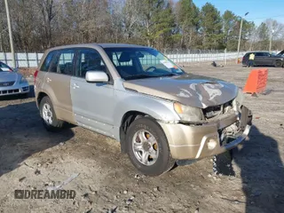 2007 Suzuki Grand Vitara z VIN JS3TD941174204643, wystawiony jako IAAI lot #41609427 z przebiegiem 232 589 mil mil oraz . Historia ofert i sprzedaży dostępna na DreamBid. Obrazek 1.
