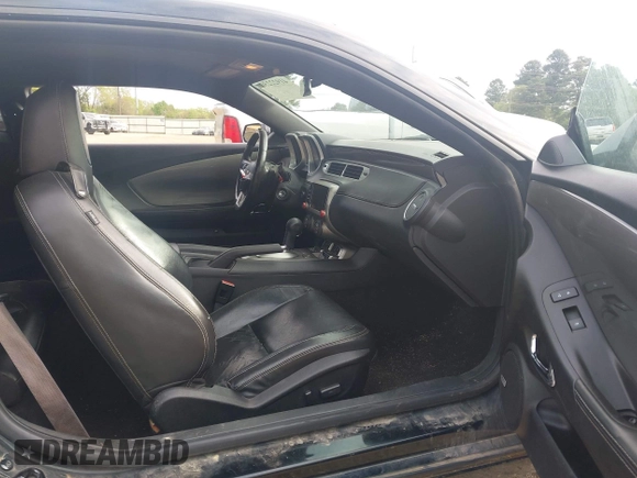 2014 Chevrolet Camaro LT z VIN 2G1FC1E38E9219031, wystawiony jako IAAI lot #41922230 z przebiegiem 135 539 mil mil oraz . Historia ofert i sprzedaży dostępna na DreamBid. Obrazek 5.