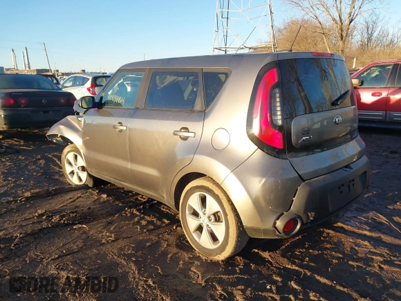 2016 Kia Soul with VIN KNDJN2A21G7283589, listed as a IAAI auction lot 41439464 with 135,000 mi miles. Bid and sale history available at carsss.com. Image 3.